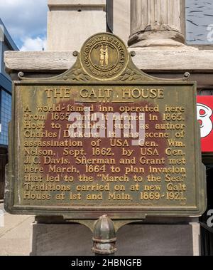 Louisville, KY - 11. September 2021: Dieses Schild besagt, dass das Gasthaus an diesem Ort namens galt House der Ort ist, an dem sich Sherman und Grant trafen, um die Invasion zu planen Stockfoto