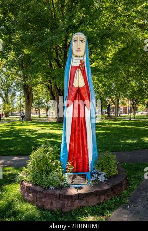 Las Vegas, NM - 22. September 2021: Diese Skulptur, die zu Ehren von Nuestra Señora de los Dolores der Pfarrei unserer Lieben Frau von Leid und Müttern gegen Dr. Stockfoto