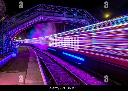 Im Herbst 2021 wurden in Pikaering North Yorkshre 17000 Lichter zur Beleuchtung der Mooreisenbahn in North york verwendet Stockfoto