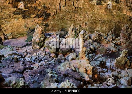 Die Höhlen von Castellana, ein bemerkenswertes Höhlensystem aus Karst, das sich in der Gemeinde der Höhlen von Castellana, Süditalien, Bari, Apulien befindet Stockfoto