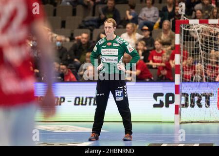 Aalborg, Dänemark. 18th, Dezember 2021. Mikael Aggefors (16) von Aalborg Handball beim dänischen HTH Herreliga-Spiel zwischen Aalborg Handball und Bjerringbro-Silkeborg Handball in der Jutlander Bank Arena in Aalborg. (Foto: Gonzales Photo – Balazs Popal). Stockfoto