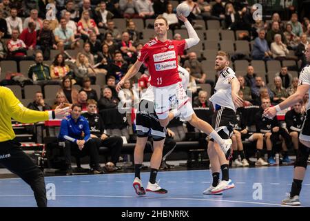 Aalborg, Dänemark. 18th, Dezember 2021. Lukas Sandell (11) von Aalborg Handball beim dänischen HTH Herreliga-Spiel zwischen Aalborg Handball und Bjerringbro-Silkeborg Handball in der Jutlander Bank Arena in Aalborg. (Foto: Gonzales Photo – Balazs Popal). Stockfoto