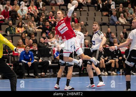 Aalborg, Dänemark. 18th, Dezember 2021. Lukas Sandell (11) von Aalborg Handball beim dänischen HTH Herreliga-Spiel zwischen Aalborg Handball und Bjerringbro-Silkeborg Handball in der Jutlander Bank Arena in Aalborg. (Foto: Gonzales Photo – Balazs Popal). Stockfoto