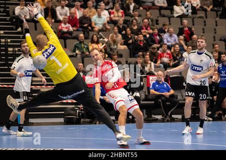 Aalborg, Dänemark. 18th, Dezember 2021. Lukas Sandell (11) von Aalborg Handball beim dänischen HTH Herreliga-Spiel zwischen Aalborg Handball und Bjerringbro-Silkeborg Handball in der Jutlander Bank Arena in Aalborg. (Foto: Gonzales Photo – Balazs Popal). Stockfoto