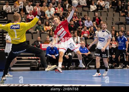 Aalborg, Dänemark. 18th, Dezember 2021. Lukas Sandell (11) von Aalborg Handball beim dänischen HTH Herreliga-Spiel zwischen Aalborg Handball und Bjerringbro-Silkeborg Handball in der Jutlander Bank Arena in Aalborg. (Foto: Gonzales Photo – Balazs Popal). Stockfoto