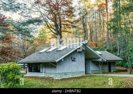 Das Linville Falls Visitor Center auf dem Blue Ridge Parkway in North Carolina. Stockfoto