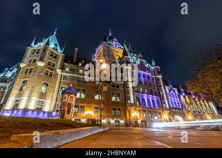 Quebec, Kanada - Oktober 18 2021 : Nachtansicht der Altstadt von Quebec Fairmont Le Chateau Frontenac im Herbst. Stockfoto