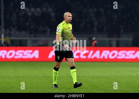 Turin, Italien. 19th Dez 2021. Michael Fabbri Schiedsrichter des Spiels zwischen dem FC Turin und dem FC Hellas Verona während der Serie A 2021/22 im Olimpico Grande Torino Stadium am 19. Dezember 2021 in Turin, Italien Foto ReporterTorino Credit: Independent Photo Agency/Alamy Live News Stockfoto