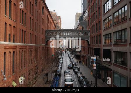 NEW YORK CITY, USA - 18. Feb 2019: Eine belebte Straße in New York City, USA Stockfoto