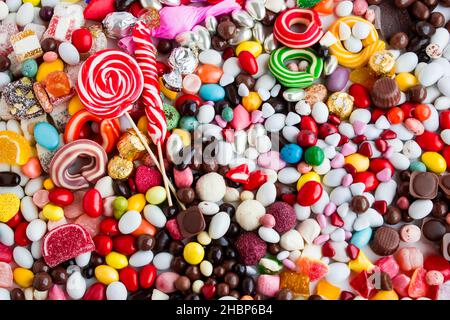 Bunt, viele Süßigkeiten verschiedene gemischt, background.Conceptual Bild für Feiern Stockfoto