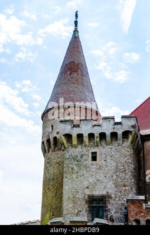 Eine vertikale Aufnahme des Schlosses von Corvin in Hunedoara, Rumänien Stockfoto