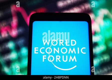 Ukraine. 20th Dez 2021. In dieser Abbildung ist ein Logo des World Economic Forum (WEF) auf einem Smartphone-Bildschirm zu sehen. Kredit: SOPA Images Limited/Alamy Live Nachrichten Stockfoto