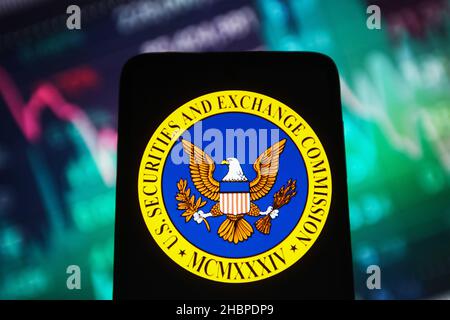 Ukraine. 20th Dez 2021. In dieser Abbildung ist das Siegel der U.S. Securities and Exchange Commission (SEC) auf einem Smartphone-Bildschirm zu sehen. Kredit: SOPA Images Limited/Alamy Live Nachrichten Stockfoto
