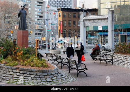 Kimlau Square, Kimlau Memorial Arch und in Ze Xu Statue in Manhattan Chinatown, New York, NY. 華埠, 紐約, 唐人街 Stockfoto