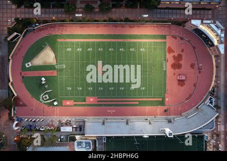 Eine Luftaufnahme von Cromwell Field und Loker Stadium auf dem Campus der University of Southern California, Mittwoch, 15. Dezember 2021, in Los Angeles. T Stockfoto