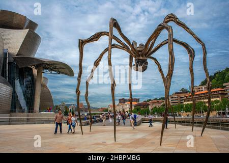Spinne Skulptur "Maman" von Louise Bourgeois vor Guggenheimmuseum in Bilbao, Spanien Stockfoto