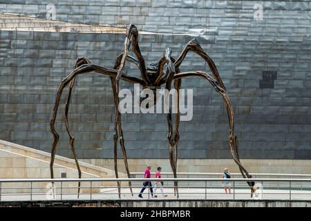 Spinne Skulptur "Maman" von Louise Bourgeois vor Guggenheimmuseum in Bilbao, Spanien Stockfoto