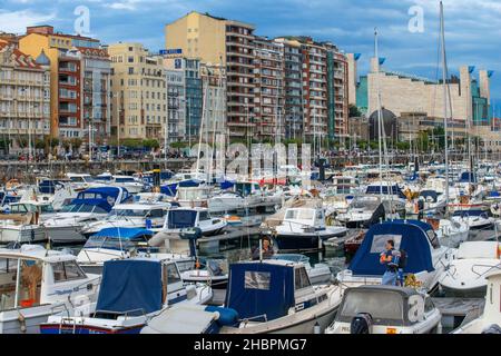 Puerto Chico Marina Hafen bei Sonnenuntergang. Santander, Biscaya, Kantabrien, Spanien, Europa Stockfoto