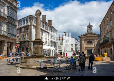 Der Buchladen am Plaza Cervantes Platz im historischen Stadtzentrum ist bei Pilgern, Touristen und Einheimischen gleichermaßen beliebt Stockfoto