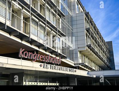 Potsdam, Deutschland. 02nd. November 2021. Das Kongresshotel am Templinsee. Quelle: Jens Kalaene/dpa-Zentralbild/ZB/dpa/Alamy Live News Stockfoto