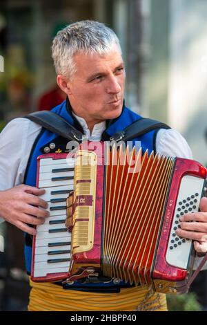 Traditionelle Musik Galiciens. Gaiteiros Rio de anxo. Altstadt, Santiago de Compostela, UNESCO-Weltkulturerbe, Galicien, Spanien. Dudelsack sind ein Dudelsackfund Stockfoto