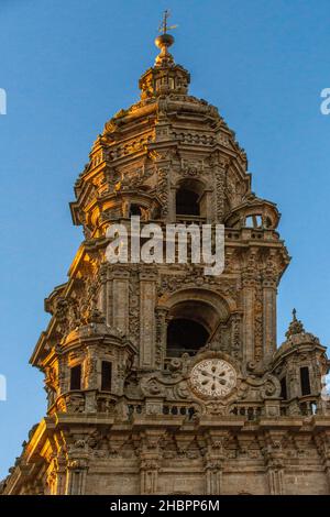 Uhrenturm der Kathedrale von Santiago De Compostela, Santiago De Compostela, Galicien, Spanien. Die Uhr, aus plateresker Bauweise, hat einen einzigen Zeiger Th Stockfoto