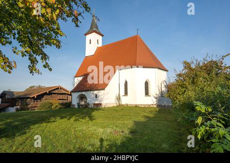 Filialkirche St. Philippus und Jakobus in Abtsdorf, Pfarrei und GMD. Saaldorf, Rupertiwinkel, Berchtesgadener Land, Oberbayern Stockfoto