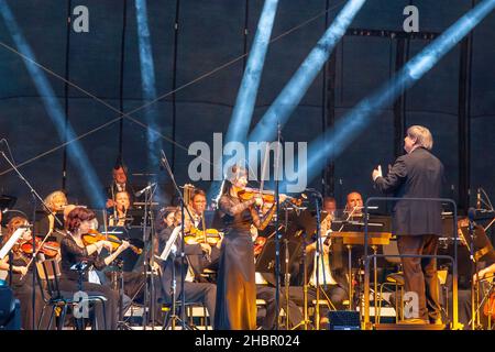 Freilichtkonzert der Philharmonie Bad Reichenhall am Thumsee in der Nähe von Bad Reichenhall mit riesigem Feuerwerk, Berchtesgaden, Deutschland Stockfoto