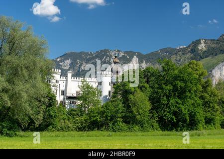 Schloss Marzoll mit dem Untersberg im Hintergrund, Bad Reichenhall, Berchtesgadener Land, Bayern Stockfoto