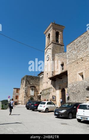 Befestigtes Dorf von Eggi, Kirche von San Michele Arcangelo, Spoleto, Umbrien, Italien, Europa Stockfoto