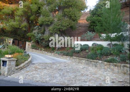 Encino, California, USA 19th December 2021 Eine allgemeine Sicht auf die Atmosphäre des Musikers/Sänders Dave Grohl von Foo Fighters/Nirvana Home/House am 19. Dezember 2021 in Encino, Kalifornien, USA. Foto von Barry King/Alamy Stockfoto Stockfoto