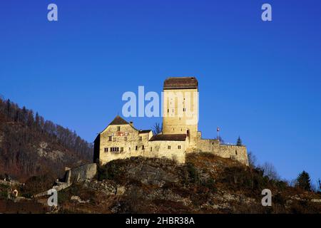 Schloss Sargans in der Gemeinde Sargans des Kantons St. Gallen in der Schweiz. Das Schloss ist ein Schweizer Kulturerbe von nationaler Bedeutung. Stockfoto