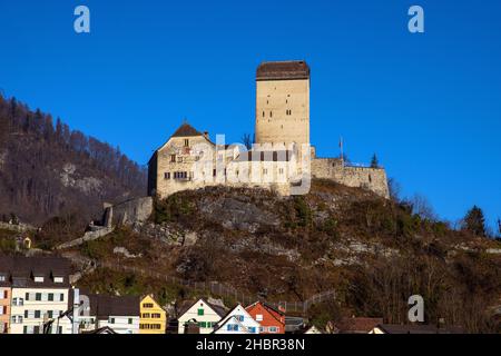 Schloss Sargans in der Gemeinde Sargans des Kantons St. Gallen in der Schweiz. Das Schloss ist ein Schweizer Kulturerbe von nationaler Bedeutung. Stockfoto