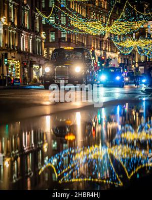 Regents Street, Weihnachtsbeleuchtung in London, 2021 Stockfoto