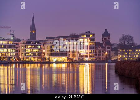 Der Phönixsee in der Abenddämmerung in Dortmund, Nordrhein-Westfalen, Deutschland, Europa | Phoenix-See in der Abenddämmerung, Dortmund, Nordrhein-Westfalen Stockfoto