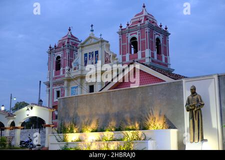 Nicaragua Leon - Kirche von Kalvarienberg - Sweet Name of Jesus - Iglesia El Calvario und Fray de Valdivieso Park Stockfoto