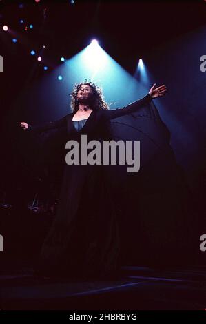 Sarah Brightman setzt ihre „La Luna“-Welttournee fort und spielt Songs ihres neuesten Albums „La Luna“ in der Royal Albert Hall in London, Großbritannien. 10th Mai 2001. Stockfoto