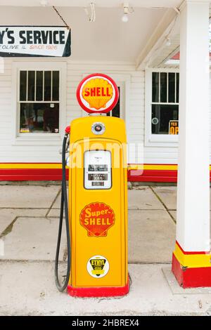 Gaspumpe an der alten Shell-Tankstelle von Soulsby in Mount Olive Illinois an der Route 66 Stockfoto