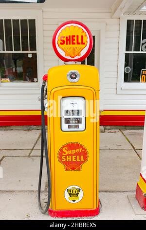 Gaspumpe an der alten Shell-Tankstelle von Soulsby in Mount Olive Illinois an der Route 66 Stockfoto