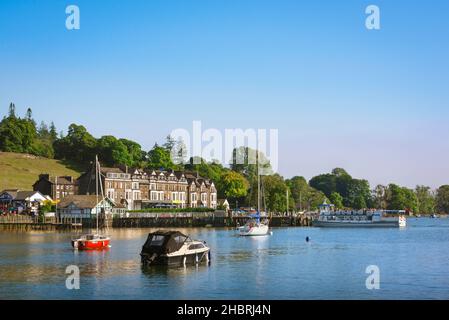 Waterhead Lake District, Blick im Sommer auf den Hafen in Waterhead am nördlichen Ende des Lake Windermere, Cumbria, England, Großbritannien Stockfoto