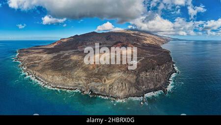 Luftpanorama der Südwestküste von El Hierro (Kanarische Inseln) in der Nähe des Leuchtturms Faro de Orchilla Stockfoto