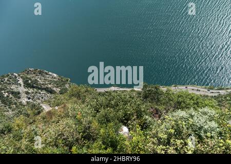 Blick von der Terrasse des Brivido, Gardasee, Tremosine, Lombardia, Italien, Europa Stockfoto