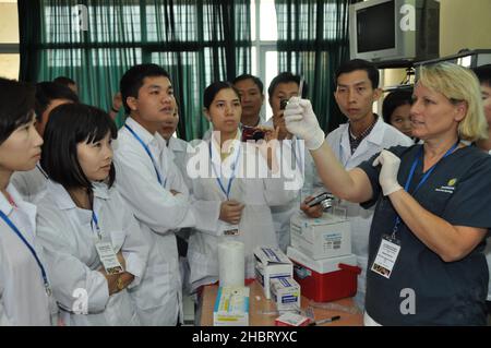 2010s Vietnam: USAID EPT Smithsonian Pathology Training to Detect Emerging Infectious Diseases Tierwelt und andere Tiere in Vietnam Workshop ca. 17. Oktober 2011 Stockfoto