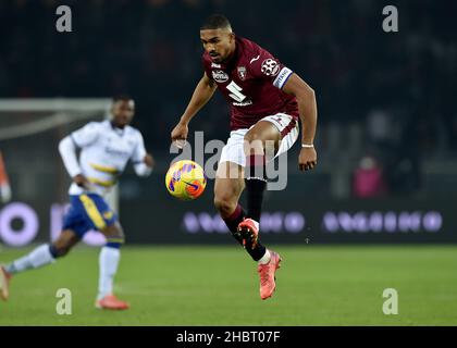 Gleison Bremer vom FC Turin in Aktion während des Spiels der Serie A 2021/22 zwischen dem FC Turin und dem FC Hellas Verona am 19. Dezember 2021 im Olimpico Grande Torino Stadium in Turin, Italien Photo ReporterTorino Stockfoto