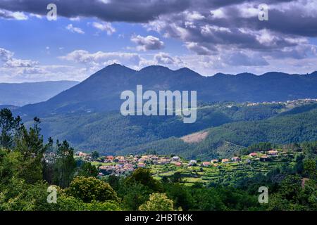 Monte Farinha und das Heiligtum von Nossa Senhora da Graca. Mondim de Basto, Tras os Montes. Portugal Stockfoto