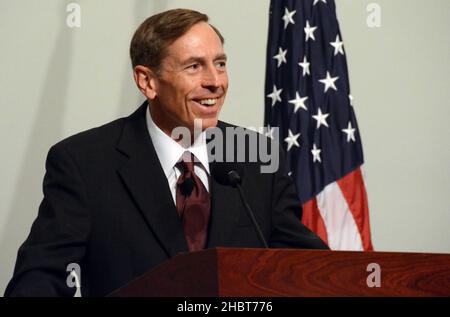 CIA-Direktor David Petraeus spricht am 6. September 2011 Mitarbeiter der Agentur an Stockfoto