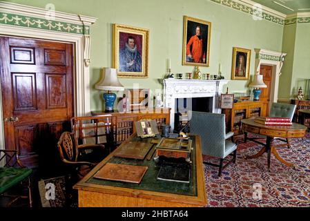 Antiker Vintage Schreibtisch im Culzean Castle - Maybole in Ayrshire Scotland, Vereinigtes Königreich. 22nd vom Juli 2021 Stockfoto