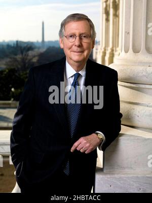 Offizielles Foto des Senators und Mehrheitsführers der Vereinigten Staaten Mitch McConnell (R-KY) ca. 23. Januar 2009 Stockfoto