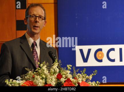 2010s Vietnam: USAID Mission Director Joakim Parker Ca. 17. April 2013 Stockfoto