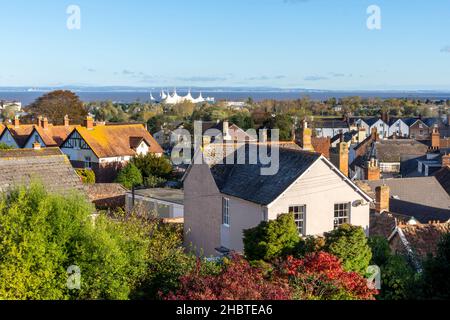 Minehead-Dächer mit dem Meer im Hintergrund, Somerset, Großbritannien Stockfoto